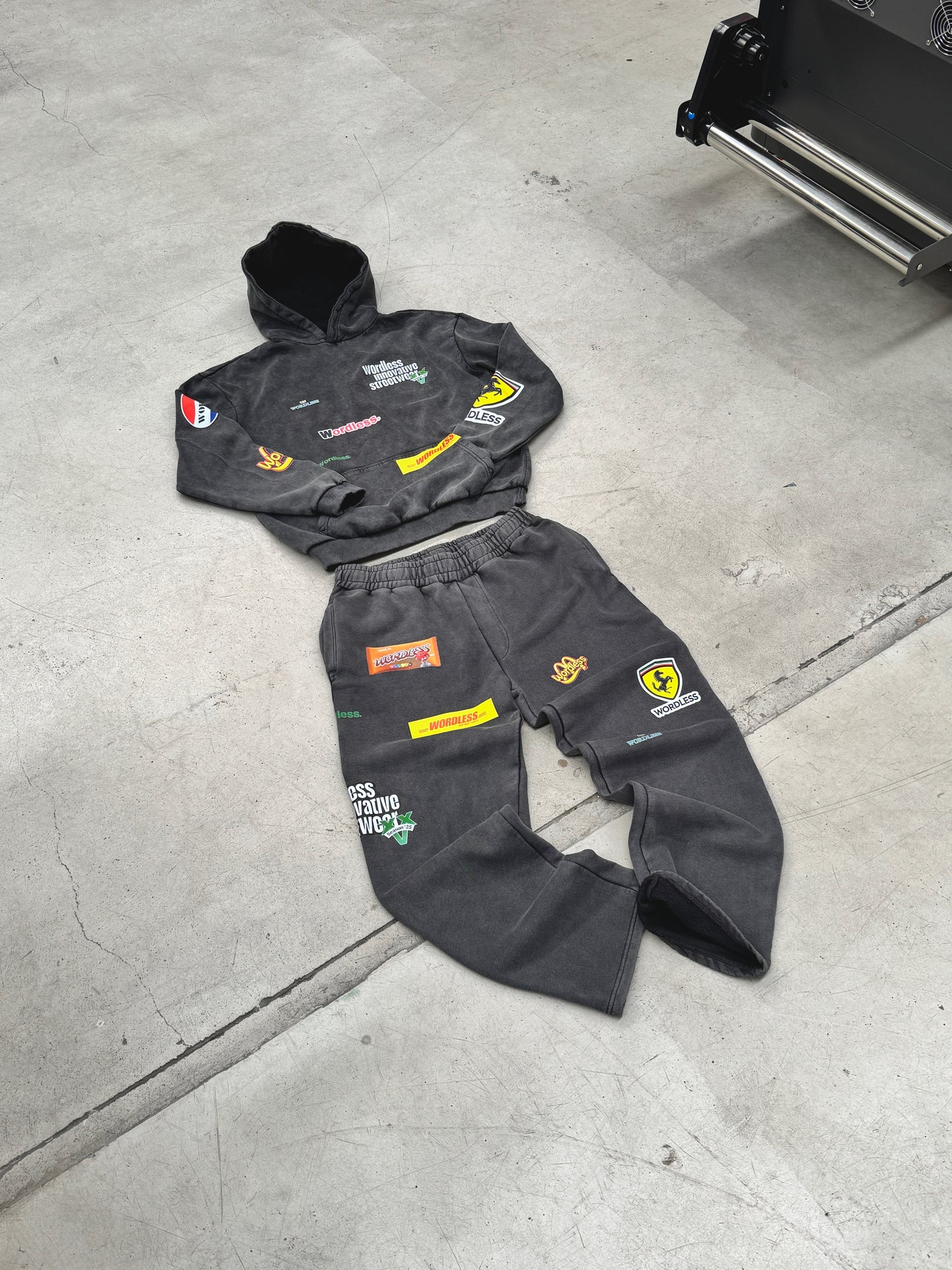 WORDLESS LOGOS WASH TRACKPANTS 400