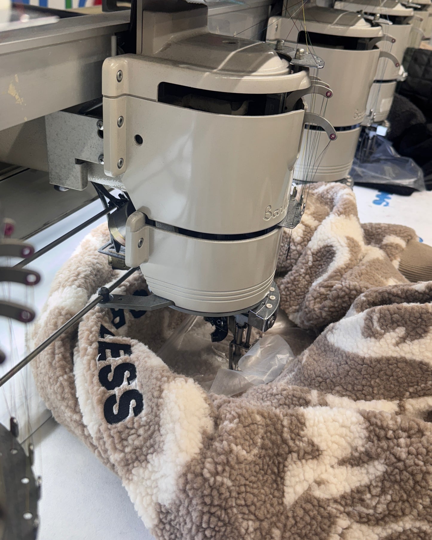 WORDLESS ICONIC TEDDY HALF ZIP PULLOVER