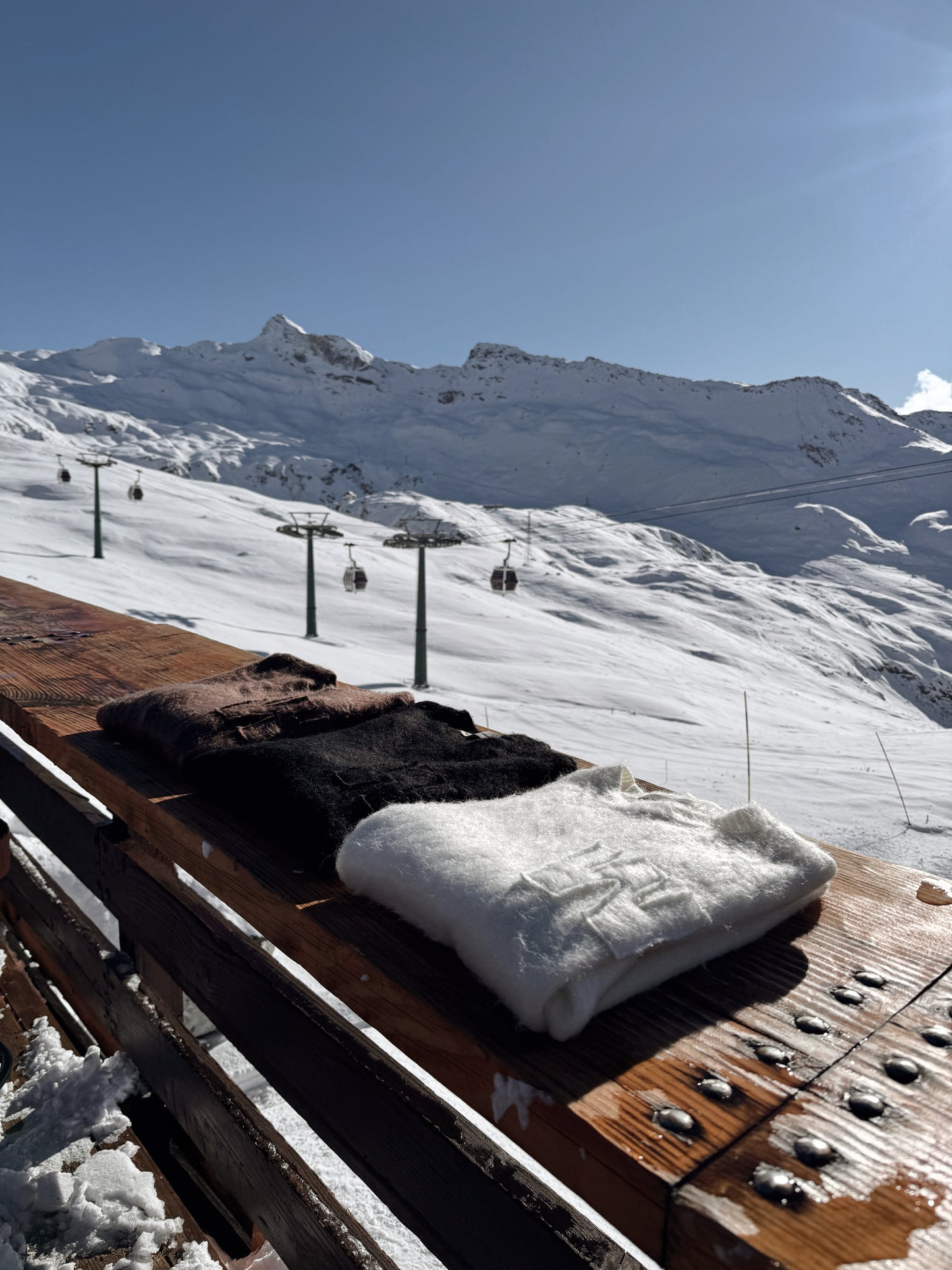 WORDLESS FUZZY KNIT SWEATER LIMITED EDITION