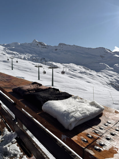 WORDLESS FUZZY KNIT SWEATER LIMITED EDITION