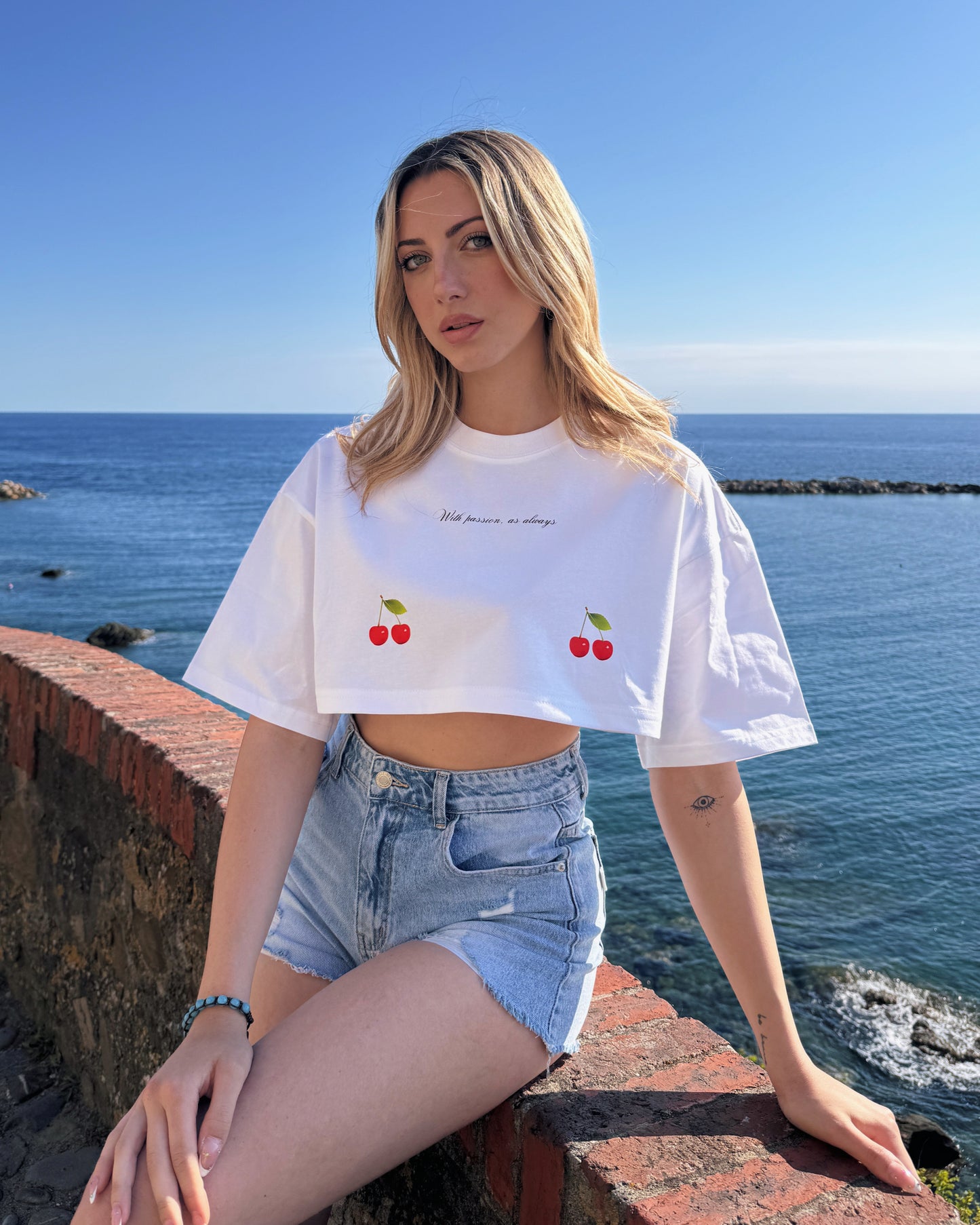 WORDLESS WOMAN'S CHERRY ULTRA-BOXY TEE 300
