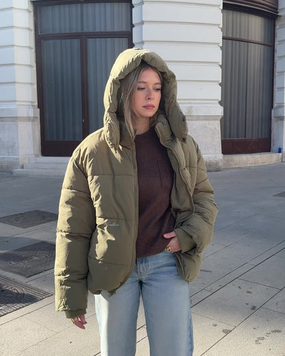 WORDLESS HOODED PUFFER JACKET WITH FLAP
